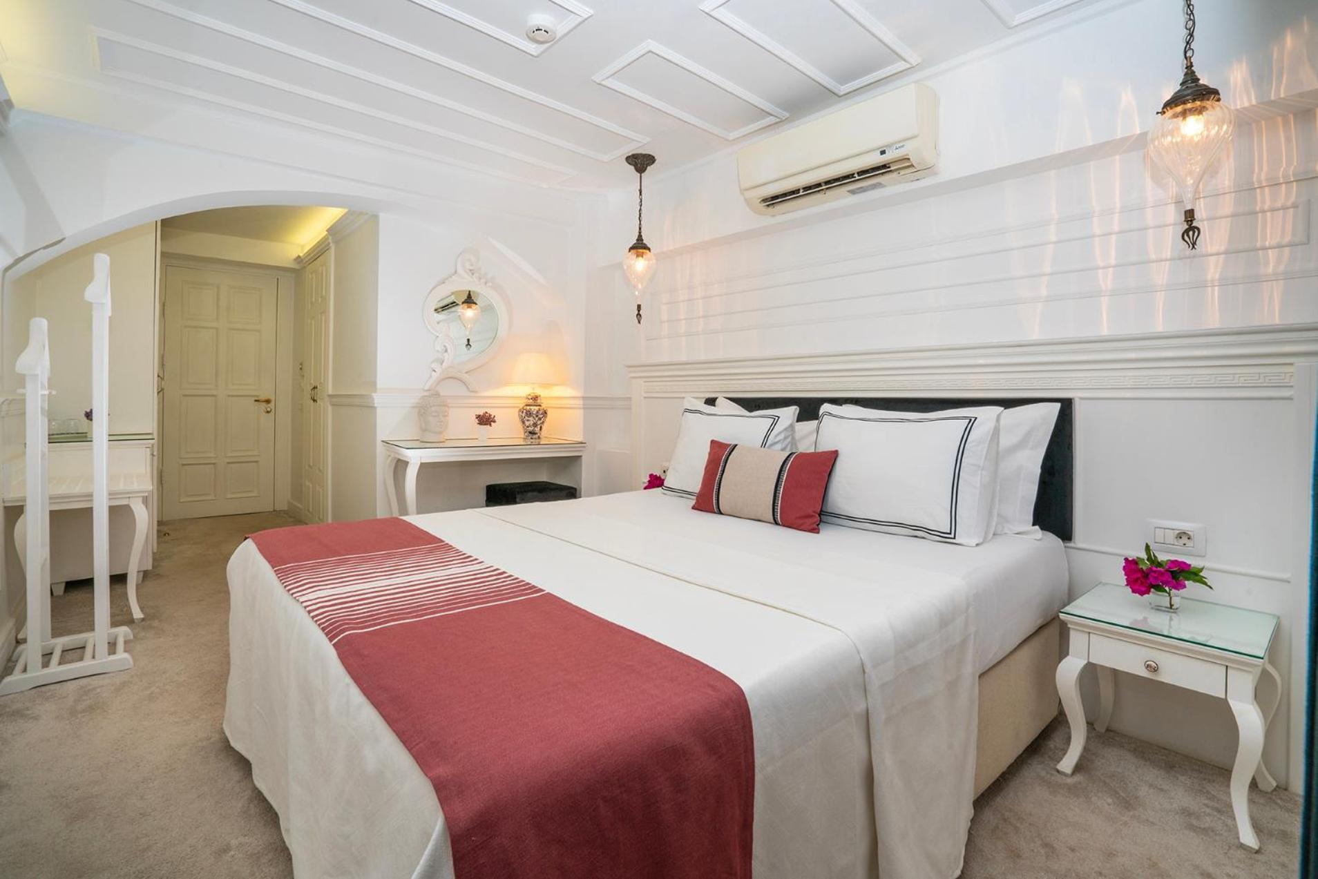 Siyah Lale Cunda 1841 (Adults Only) Hotel Аявали Екстериор снимка