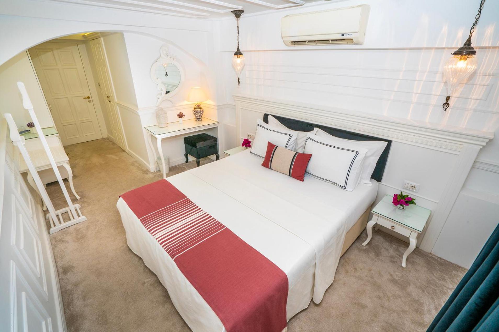 Siyah Lale Cunda 1841 (Adults Only) Hotel Аявали Екстериор снимка